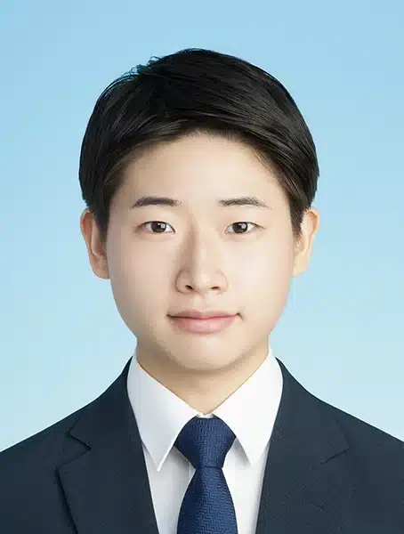 男性の就活証明写真|すっきり整えた短髪ヘアセット例
